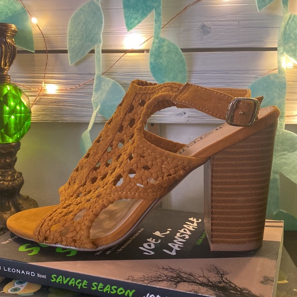 JustFab chunk heels - Picture 5 of 6